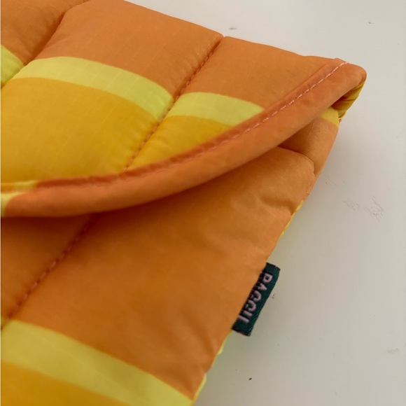 NWOT BAGGU 13" Banana Print Puffy Laptop Sleeve - Picture 8 of 15
